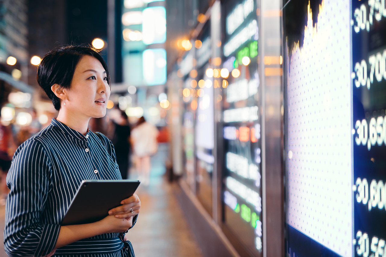 Hong Kong, Bank, Digital Display, Chart, Businesswoman,Big Data,